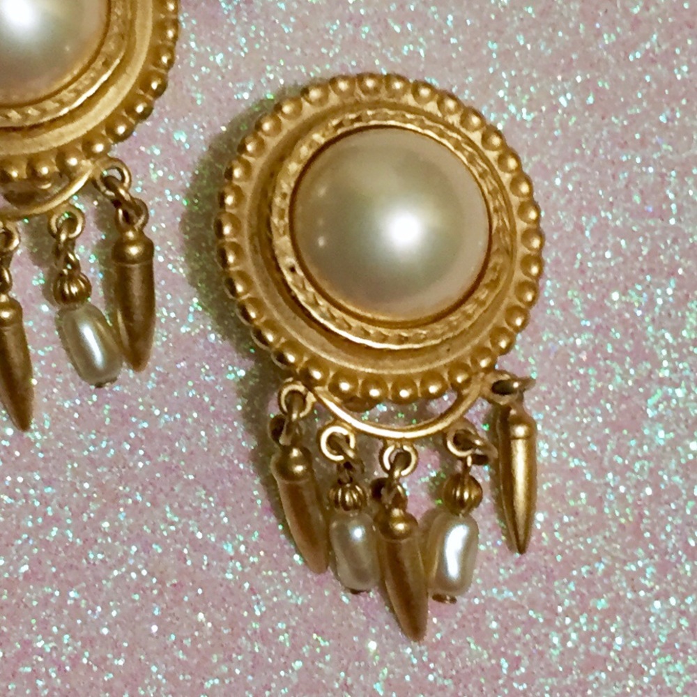 🌹HP🌹Vintage Gothic Faux Pearl Clip Matte Gold Statement Earrings - Picture 2 of 4